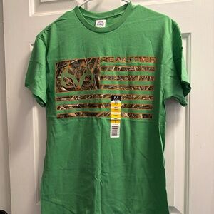 Realtree Men's Green Tee with Camo Accents